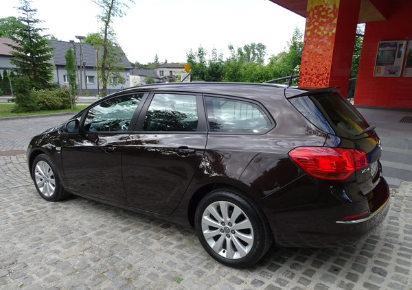 Opel Astra cena 35900 przebieg: 151000, rok produkcji 2014 z Gliwice małe 781